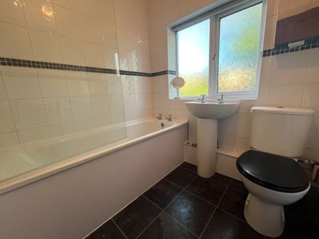 Kirkstall Road, Leeds - Photo 5