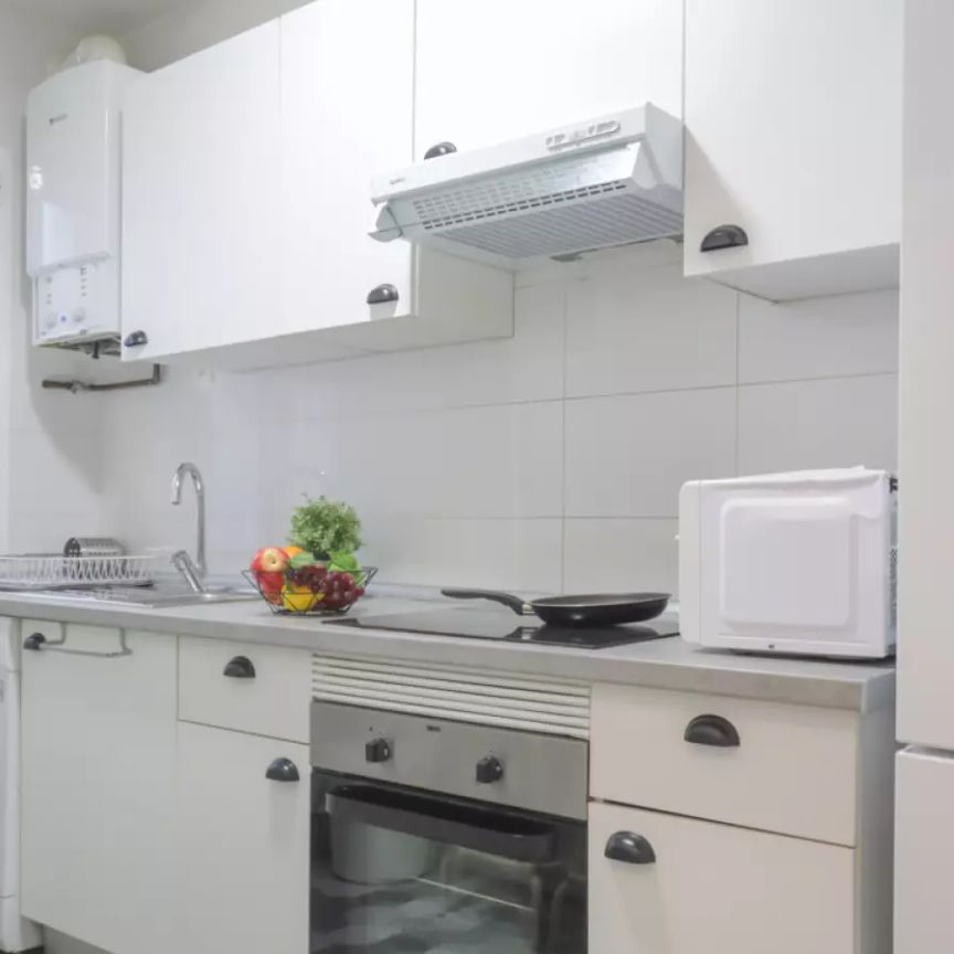 3-bedroom apartment for rent in Vista Alegre, professionals or students - Photo 1