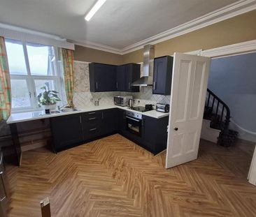 4 bedroom terraced house to rent - Photo 5