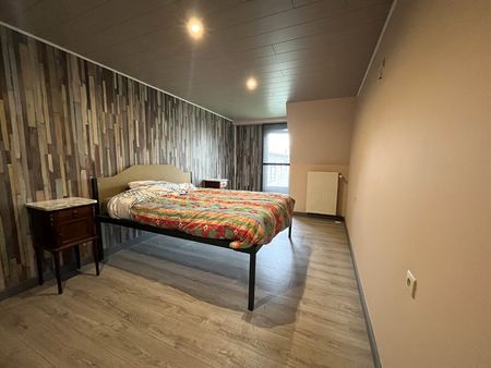 Ruim en degelijk 2 slaapkamerappartement met mooi zonnig terras, rustig gelegen vlakbij het station en Duinenwater, op wandelafstand van het centrum van Knokke. - Photo 4