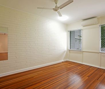 Low maintenance unit in convenient setting - Photo 1