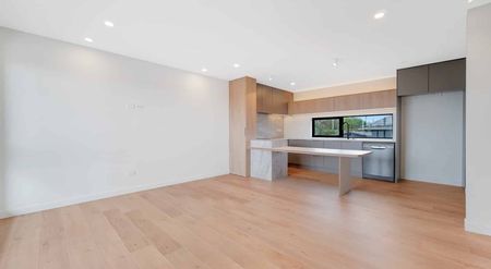 Close to everywhere. - Photo 4