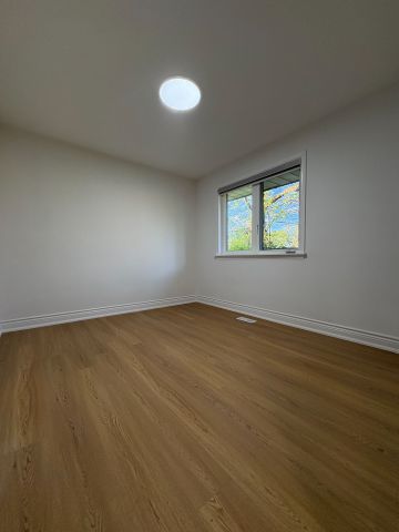 For Lease - 414 Third Line, Oakville, Ontario - Photo 4