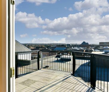 Central Walk, Station Approach - Photo 1