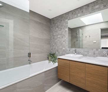 Beautifully Renovated & Convenient Living in the Heart of Abbotsford - Photo 2