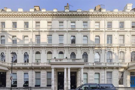 A superb two bedroom apartment in a period building at Lancaster Gate with lift access - Photo 2