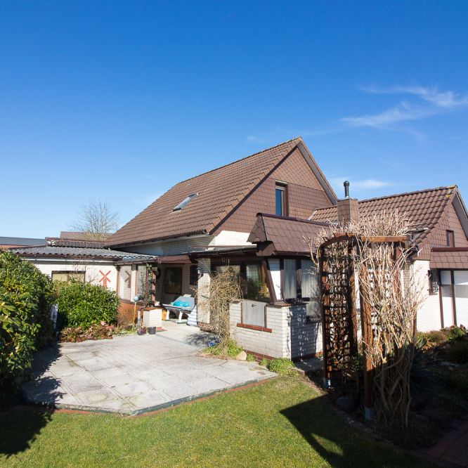 Familienhaus, 5 ZKB, ca. 200m2 WF/NF, EBK, Wintergarten, Garten, Carport, uvm. - Foto 1