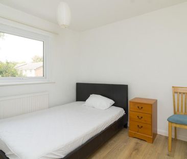 4 bedroom semi-detached house to rent - Photo 6