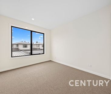 Modern Comfort with Everyday Ease - Photo 2