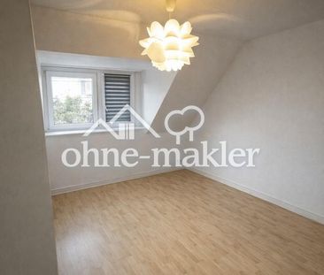 Schöne Dachgeschosswohnung mit 2-Zimmern in zentraler Wohnlage von ... - Photo 2