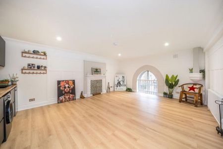 3 bedroom flat to rent - Photo 5