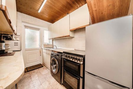 3 bedroom terraced house to rent - Photo 5