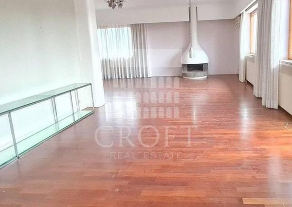Attic-Cassia: 250mq. Top floor in addition to 250mq. of panoramic terraces. Spacious living, dining, 5 bedrooms, 3 baths, maid’s room, 3 panoramic terraces, parking, silent,. Located at begining of Cassia, near Schools. Ref 160