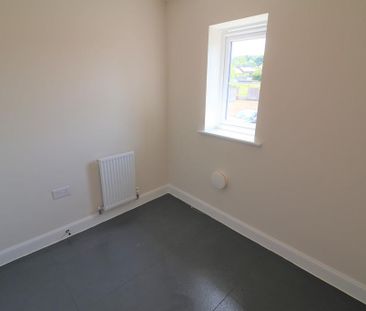 2 bedroom end of terrace house to rent - Photo 3