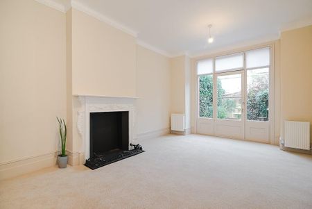 3 bedroom flat to rent - Photo 3
