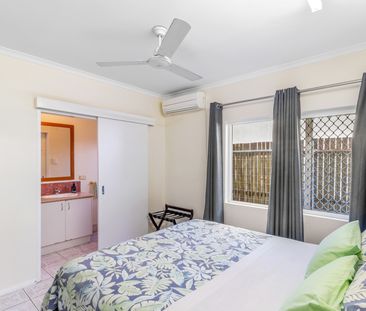 Furnished, Self-Contained, Air Conditioned 1 bedroom ground floor a... - Photo 3