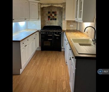 1 bedroom in a flat share to rent - Photo 2