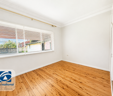 Charming Two Bedroom Home with Flexible Living Space - Photo 2