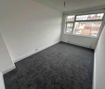 4 bedroom semi-detached house to rent - Photo 6