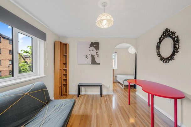 Studio to rent - Photo 1