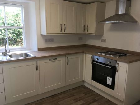 Semi Detached Cottage situated on the edge of Atworth and surrounded by open countryside. - Photo 5