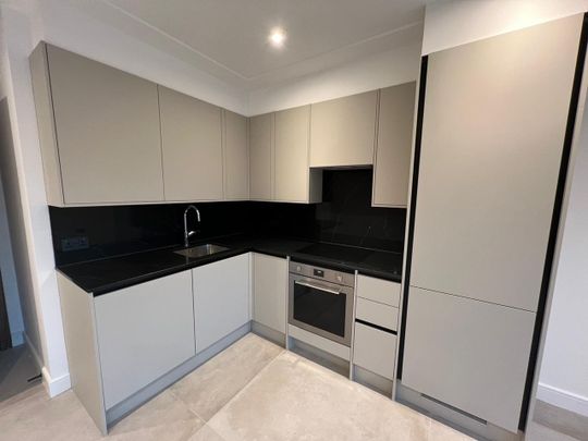 2 Bed Penthouse, Springbrook Court, NW9 - Photo 1