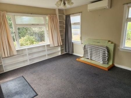 Sunny Private 2 Bdrm Brick Home with Garage - Photo 2