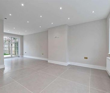 Wych Elms, Park Street, AL2 - Photo 1