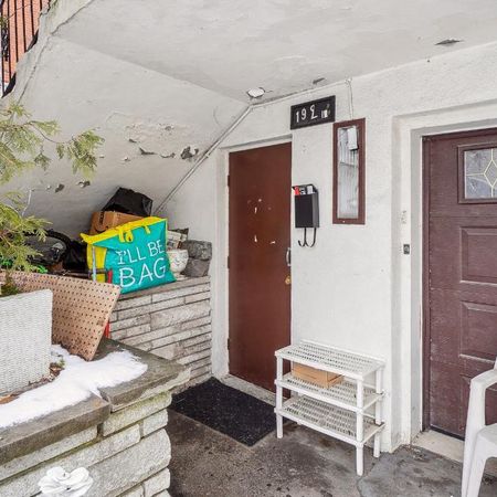 3 1/2 basement apt - Photo 4