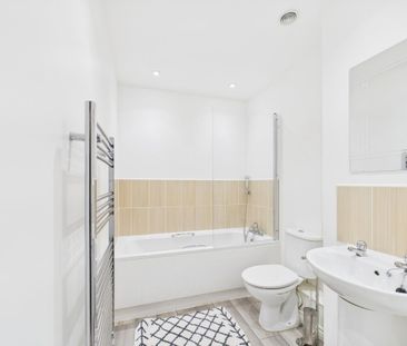 3 bedroom terraced house to rent - Photo 5