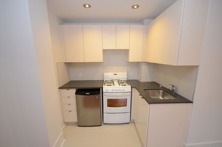 160 Huron Street - Photo 2