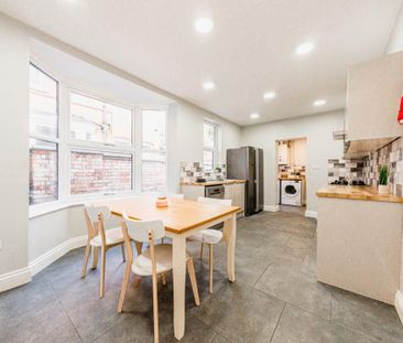 4 bedroom terraced house to rent - Photo 5