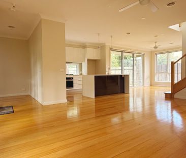 IMPRESSIVE TOWNHOUSE IN MOUNT WAVERLEY SCHOOL ZONE (STSA) - Photo 6