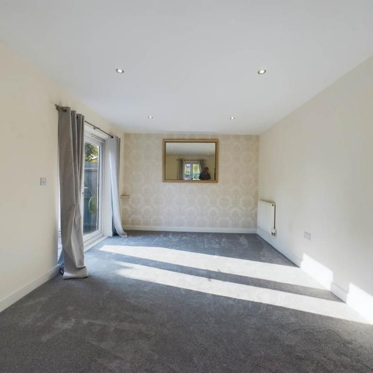 4 bedroom detached house to rent - Photo 1