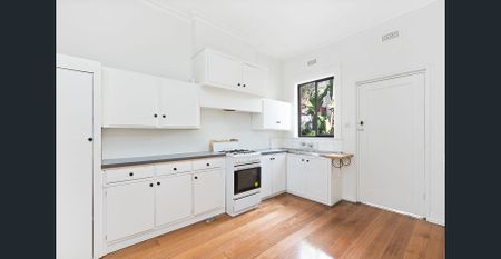 COSY HOME - RENOVATED - Photo 3