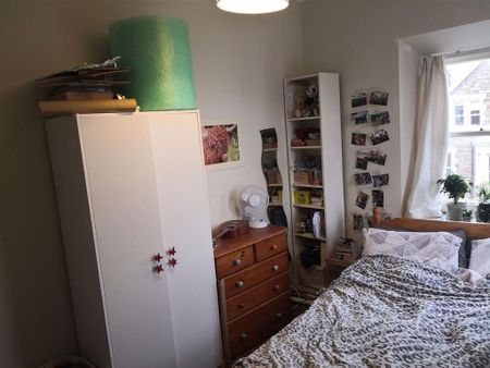 3 bedroom flat to rent - Photo 5