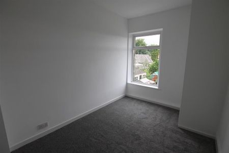 2 bedroom end of terrace house to rent - Photo 3