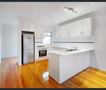 Modern & Spacious Villa in Prime Pascoe Vale Location - Photo 6