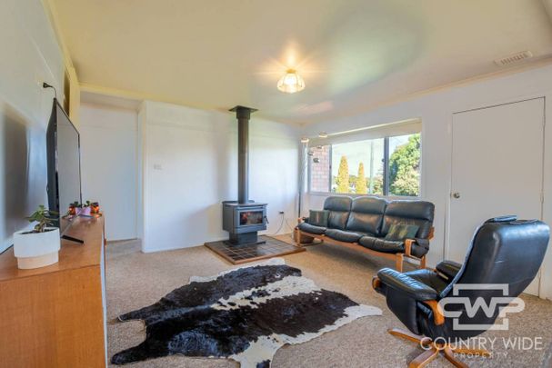 3 Bedroom Rental in an Amazing Area of Town. - Photo 1
