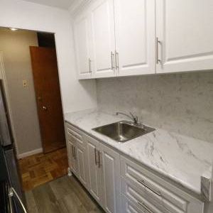 Rent $2675 -2 bedroom apartment. Yonge-Eglinton. Close to subway - Photo 4