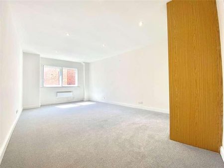 Nicholsons Lane, Maidenhead, Berkshire, SL6 - Photo 3