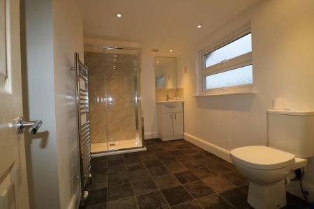 House share to rent - Photo 4