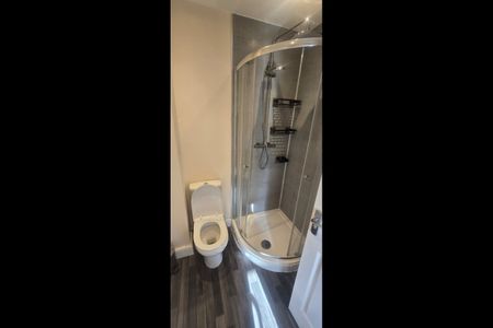 Room in a Shared House, Cromwell Road, SO15 - Photo 3