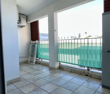 Location Appartement 2 pièces 47m² ST PIERRE 97410 - Photo 4