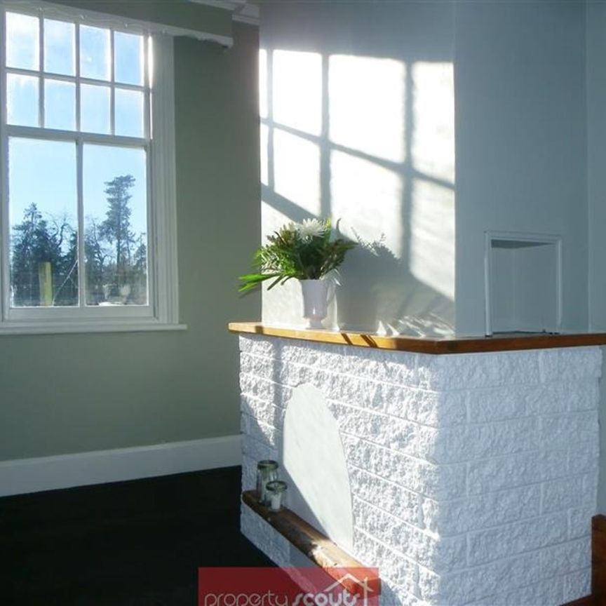 Fantastic Location - 4 Bedroom Family Home - Photo 1