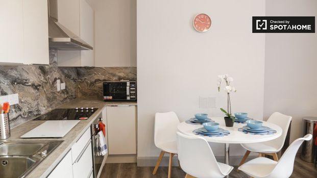 Bed for rent in 6-bedroom house in Phibsborough - Photo 1