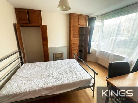 4 bedroom terraced house to rent - Photo 3