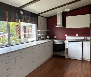 Sunny and inviting! - Photo 3