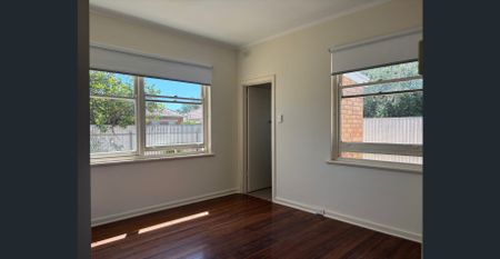 2 bedroom unit WITH 2 bathrooms - you don't see that very often! - Photo 2