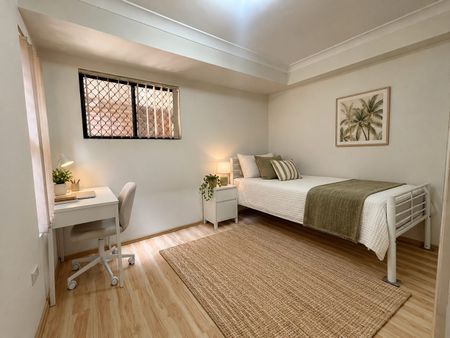 Spacious Apartment with Private Courtyard - Photo 3